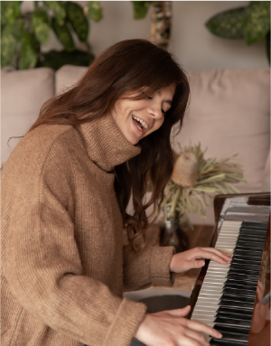 female_enjoying_piano_session